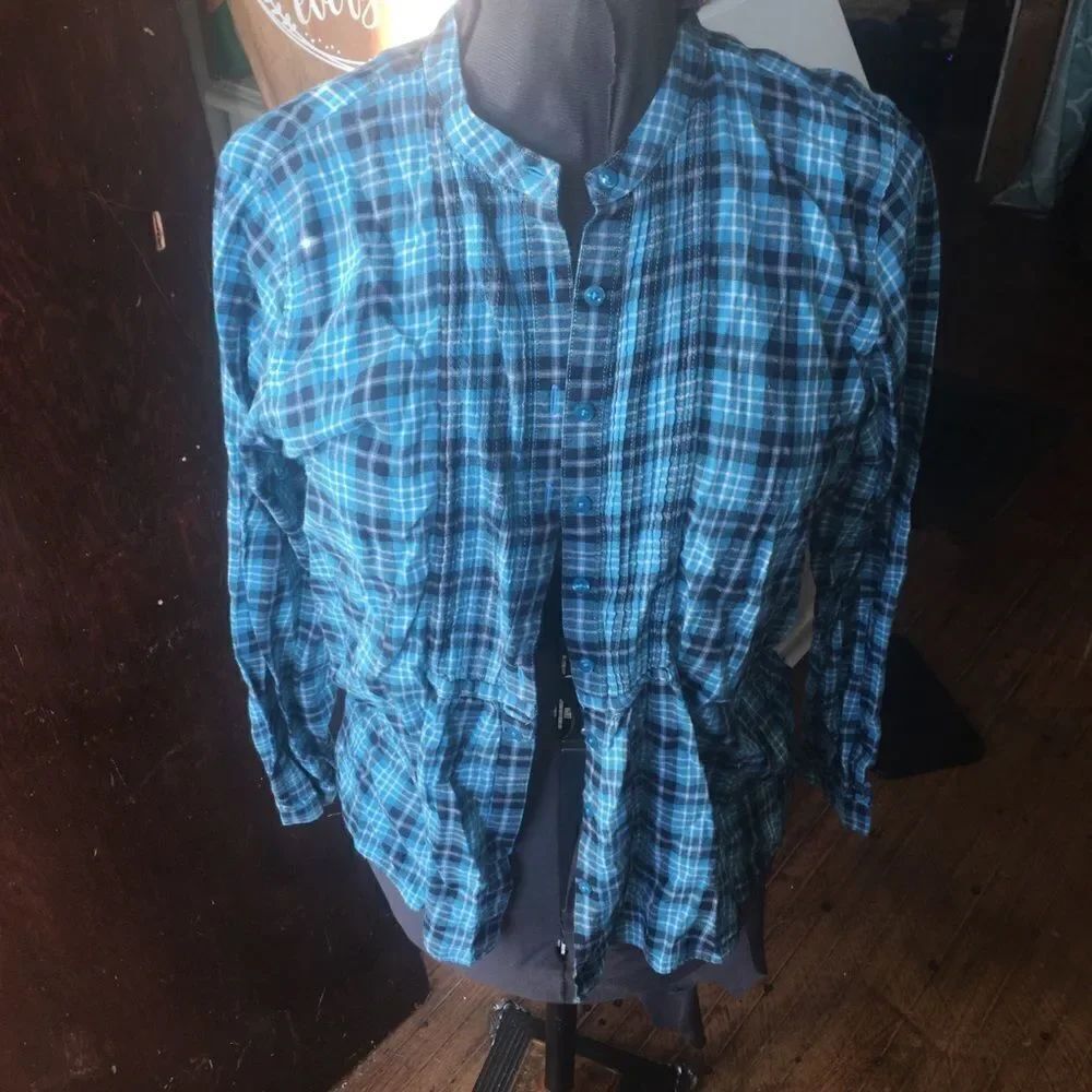 LL Bean plaid pin tuck button down shirt